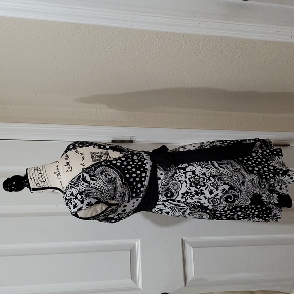 Dress - Picture 6 of 7